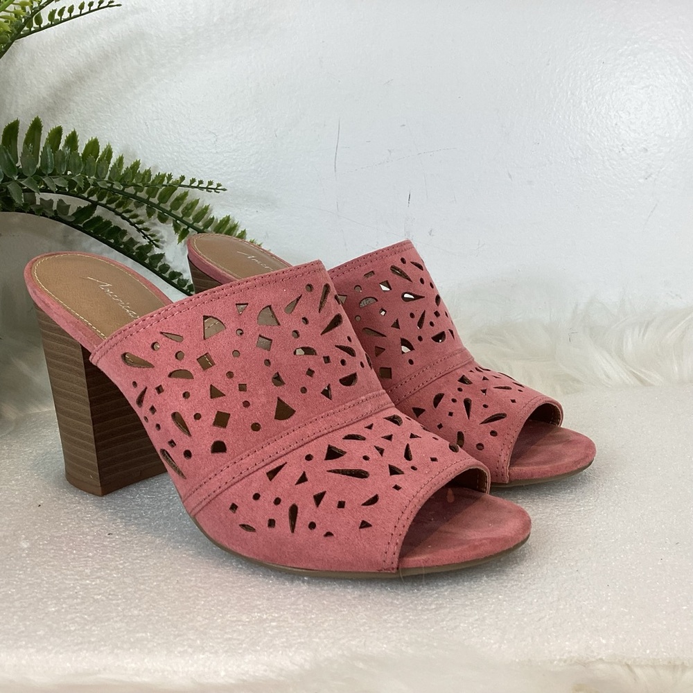 AMERICAN RAG LAZER CUT OUT SLIP ON BLOCK HEEL SANDALS SZ 7.5